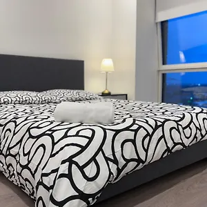 Modern Gem Near Excel & O2 Arena Balcony! Apartment